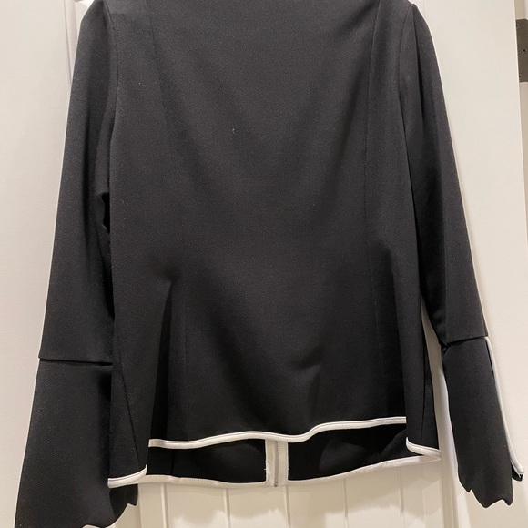 A fun jacket that will add something extra for a black jacket - Picture 3 of 3